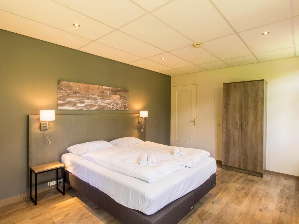 Comfort 6-Person Dog Bungalow In The Holiday Park Landal Heideheuvel Бикберген Номер фото