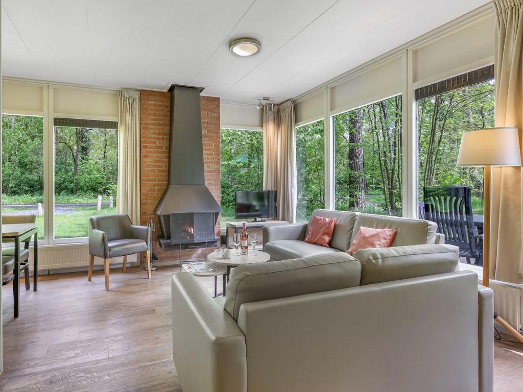 Comfort 6-Person Dog Bungalow In The Holiday Park Landal Heideheuvel Бикберген Номер фото