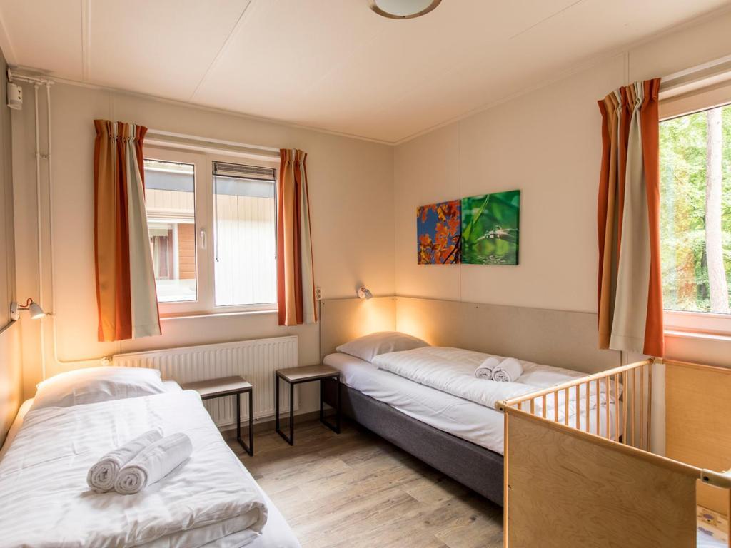 Comfort 6-Person Dog Bungalow In The Holiday Park Landal Heideheuvel Бикберген Номер фото