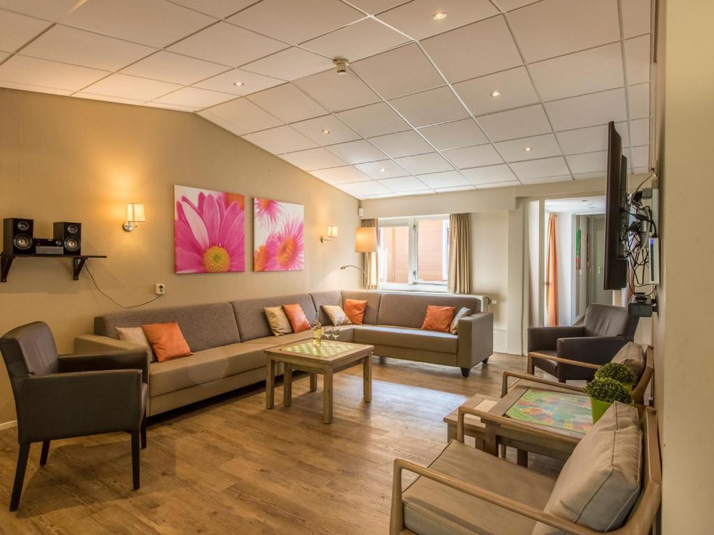 Comfort 6-Person Dog Bungalow In The Holiday Park Landal Heideheuvel Бикберген Номер фото