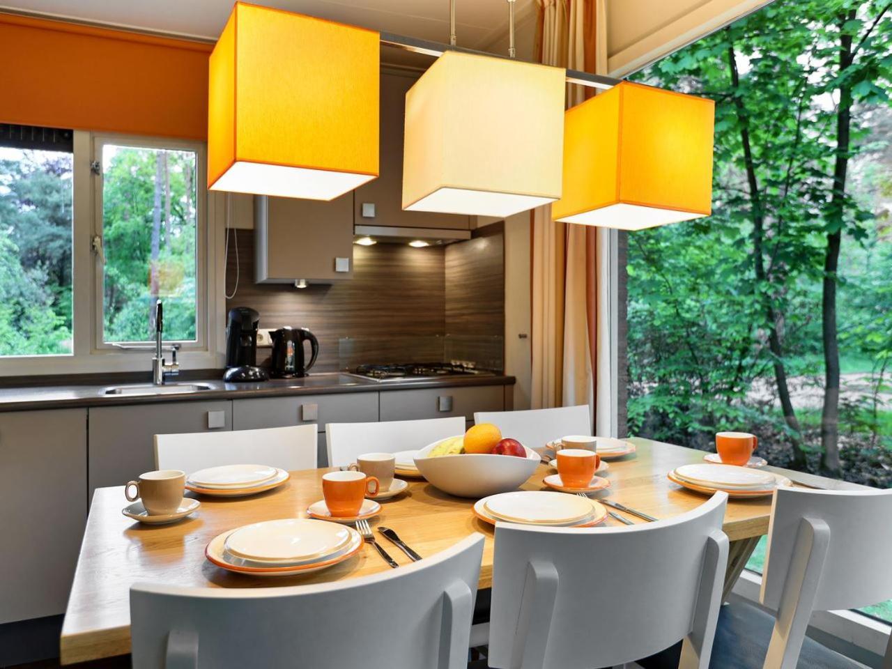 Comfort 6-Person Dog Bungalow In The Holiday Park Landal Heideheuvel Бикберген Номер фото