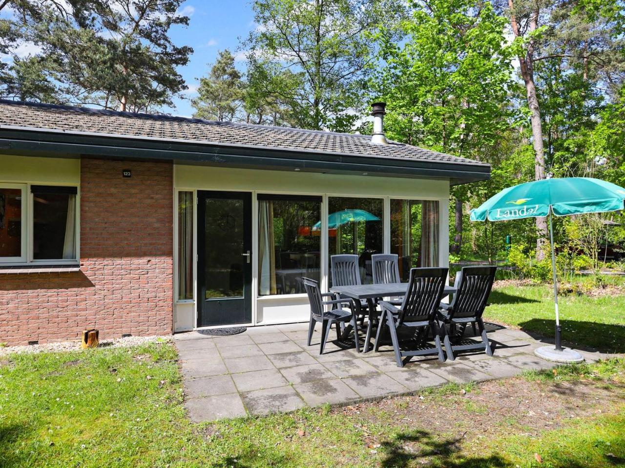 Comfort 6-Person Dog Bungalow In The Holiday Park Landal Heideheuvel Бикберген Номер фото