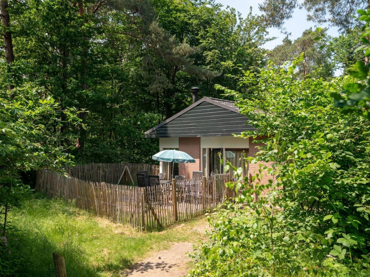 Comfort 6-Person Dog Bungalow In The Holiday Park Landal Heideheuvel Бикберген Экстерьер фото