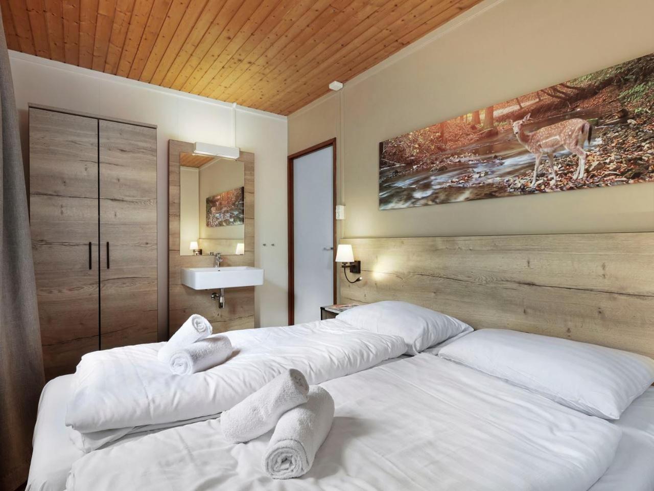 Comfort 6-Person Dog Bungalow In The Holiday Park Landal Heideheuvel Бикберген Номер фото