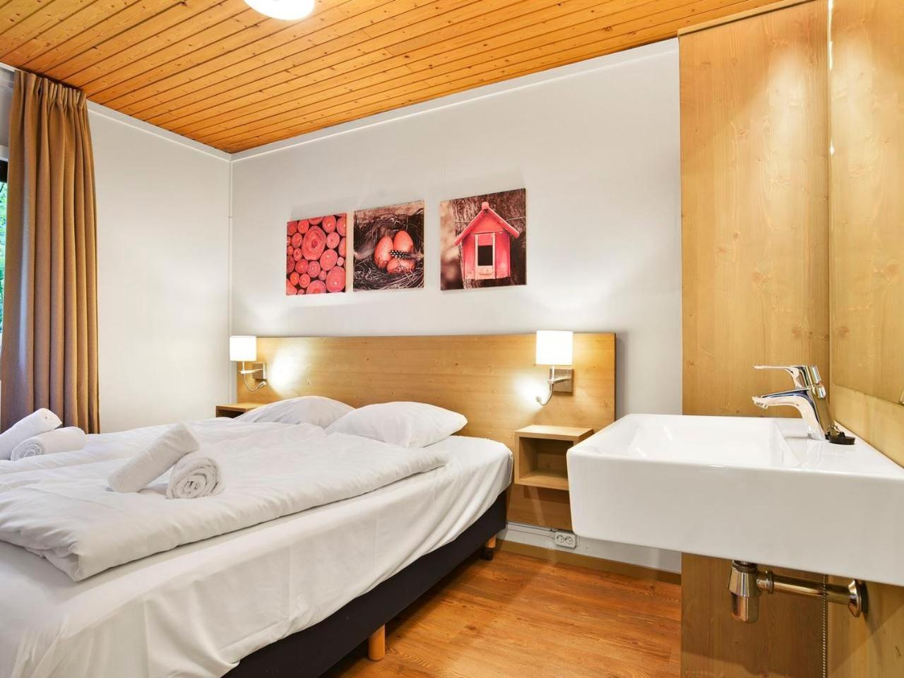 Comfort 6-Person Dog Bungalow In The Holiday Park Landal Heideheuvel Бикберген Экстерьер фото