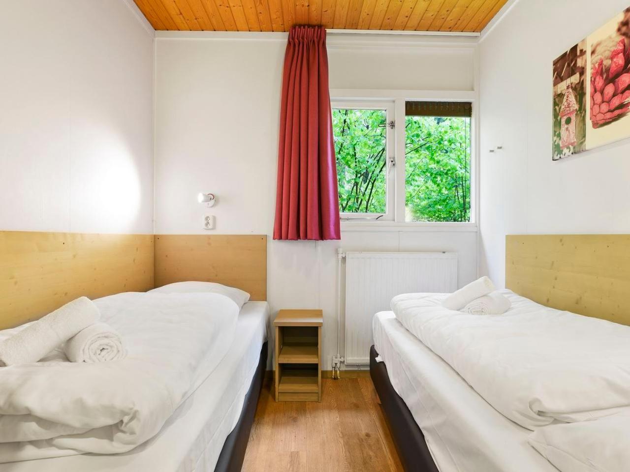 Comfort 6-Person Dog Bungalow In The Holiday Park Landal Heideheuvel Бикберген Экстерьер фото