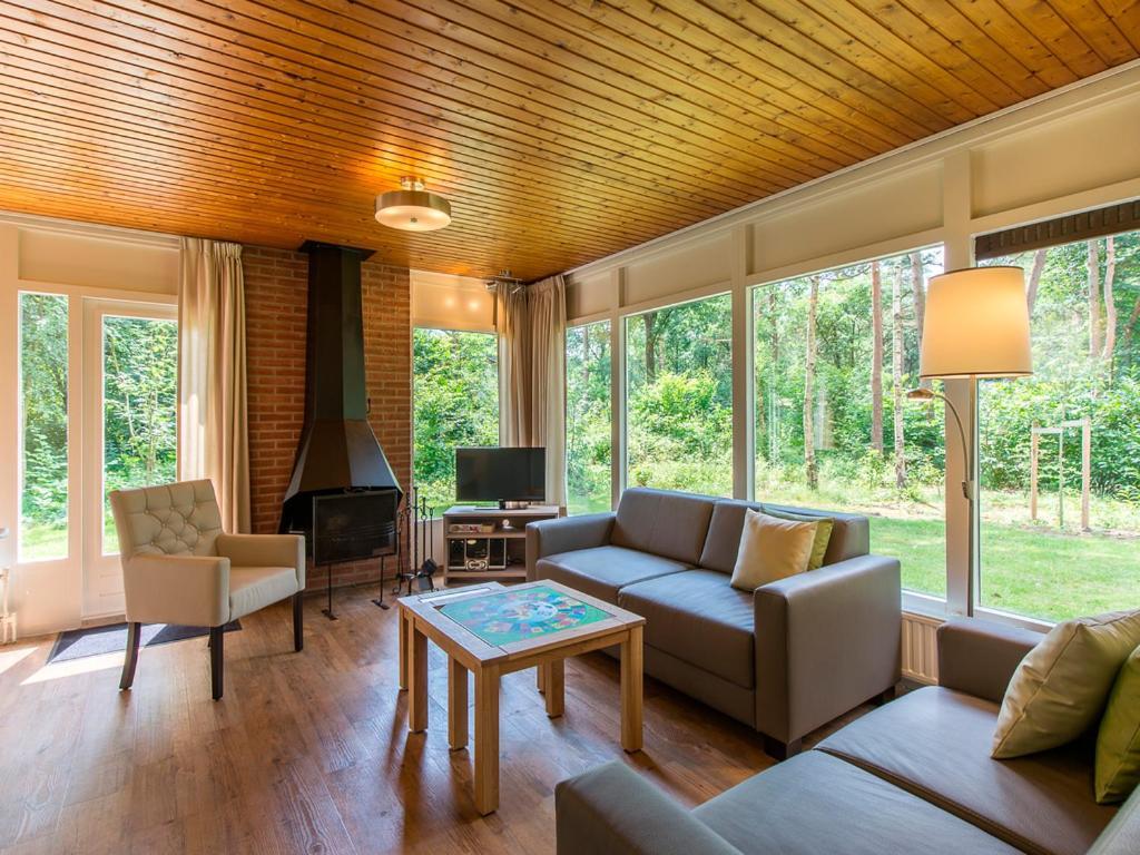 Comfort 6-Person Dog Bungalow In The Holiday Park Landal Heideheuvel Бикберген Номер фото