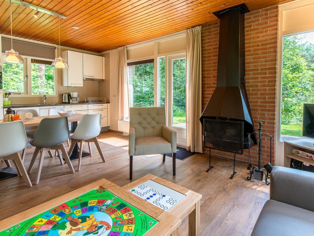Comfort 6-Person Dog Bungalow In The Holiday Park Landal Heideheuvel Бикберген Номер фото